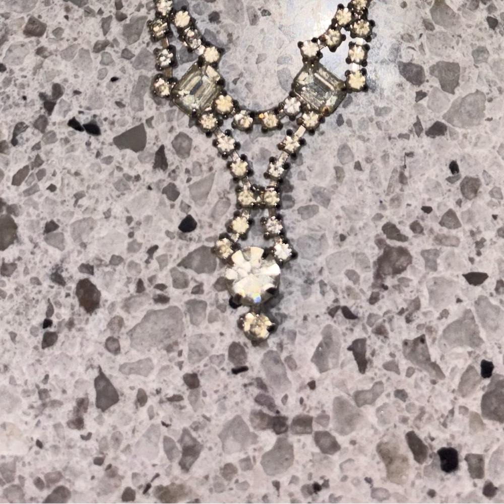 Gold Teardrop Pendant Necklace with Elegant Design